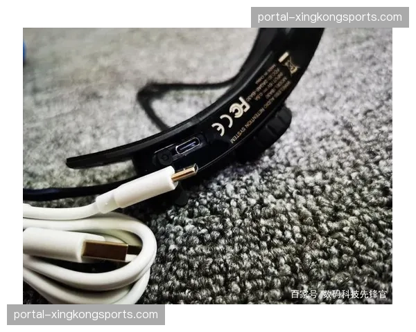 智能头盔集成语音交互与导航提示 降低了选手迷路引发的风险